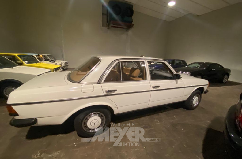 MERCEDES-BENZ W123 200, creme