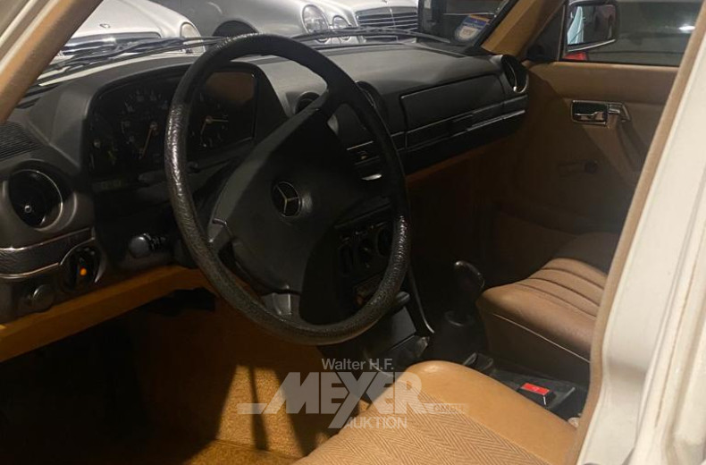 MERCEDES-BENZ W123 200, creme