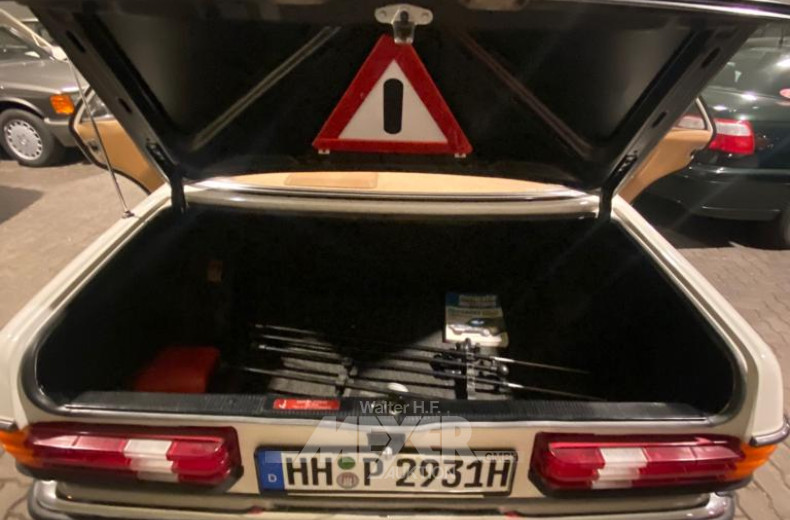 MERCEDES-BENZ W123 200, creme