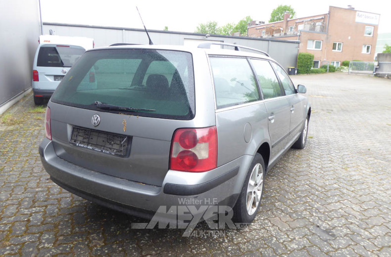 VOLKSWAGEN Passat Kombi, silber