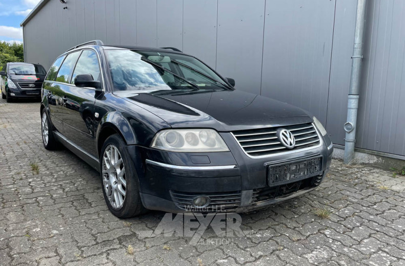 VOLKSWAGEN Passat W8, schwarz