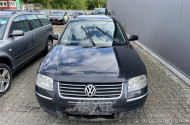 VOLKSWAGEN Passat W8, schwarz