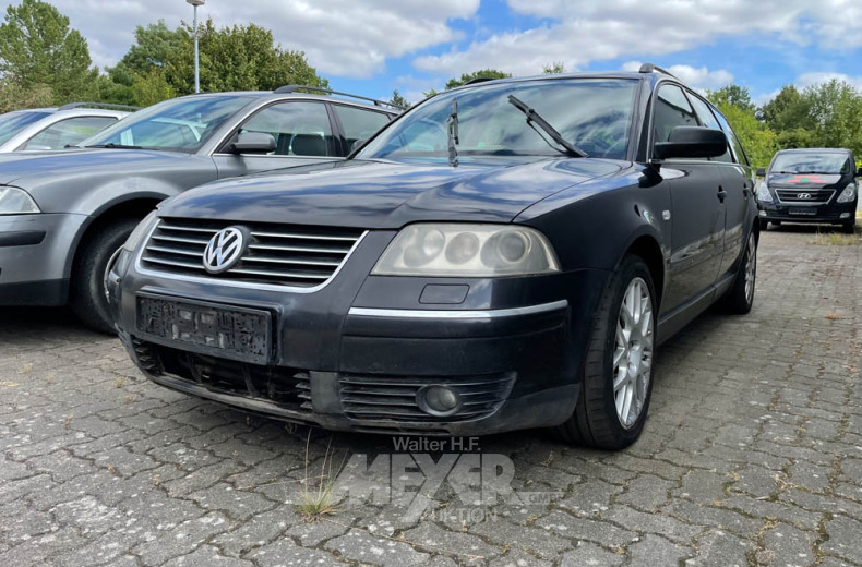 VOLKSWAGEN Passat W8, schwarz