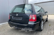 VOLKSWAGEN Passat W8, schwarz