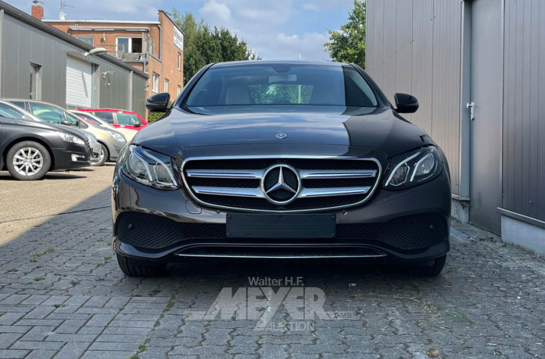 MERCEDES-BENZ E200d Limousine,