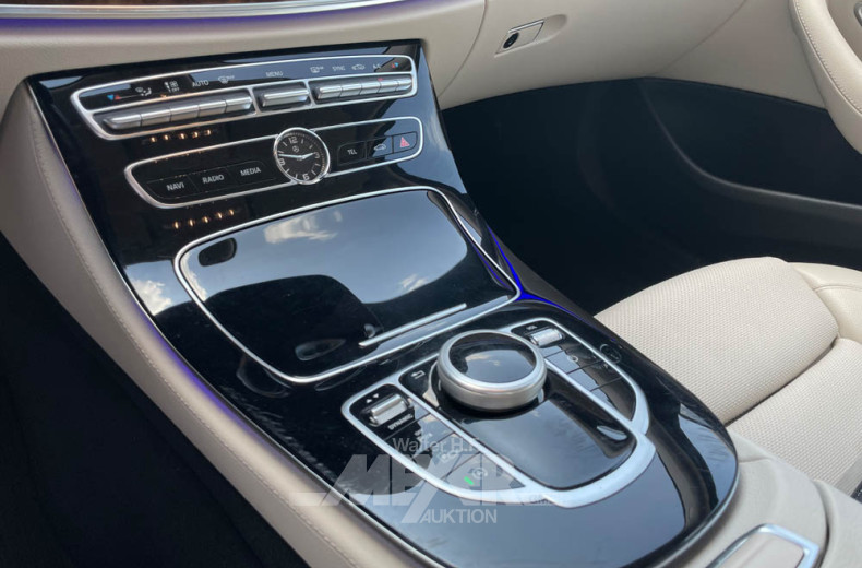 MERCEDES-BENZ E200d Limousine,