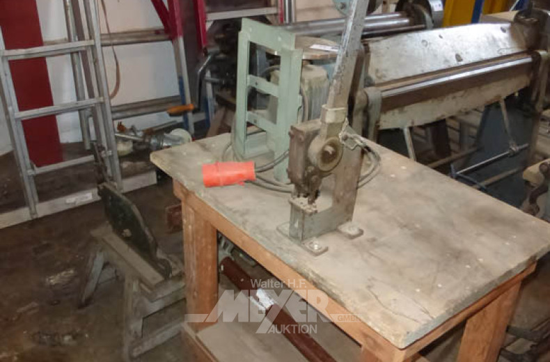 Arbeitstisch mit mont. Schleifmotor,