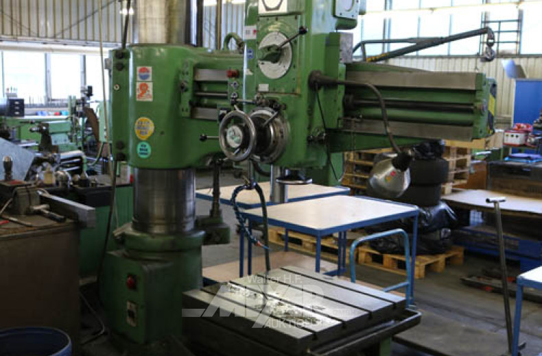 Radialbohrmaschine m. Werkzeugschrank