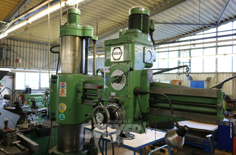 Radialbohrmaschine m. Werkzeugschrank