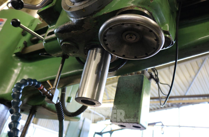 Radialbohrmaschine m. Werkzeugschrank