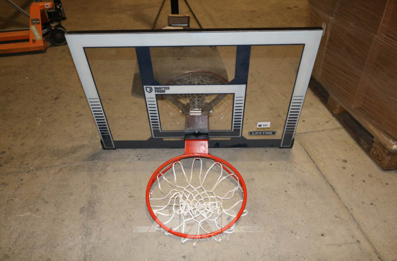 mobiler Basketballkorb mit Ständer