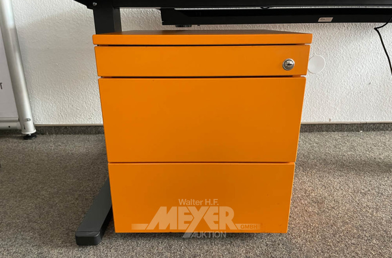 Arbeitsplatz bestehend aus: