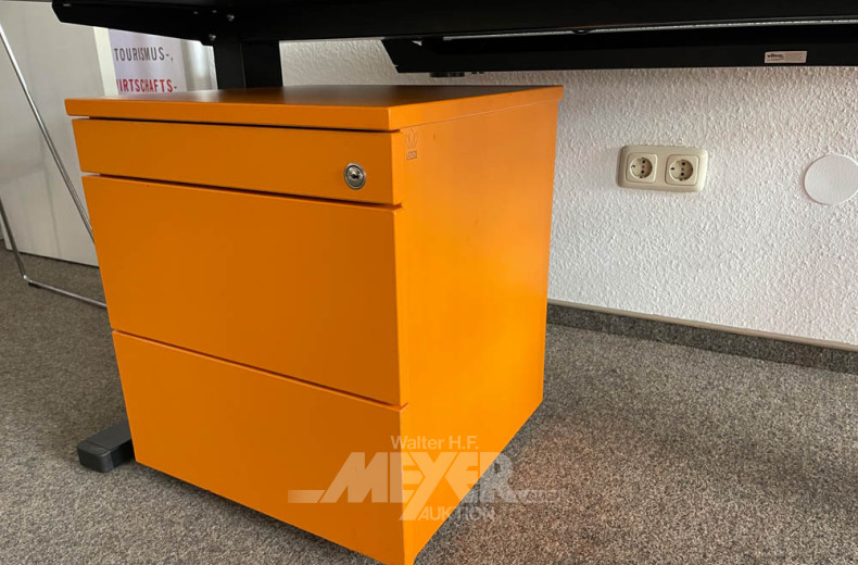 Arbeitsplatz bestehend aus: