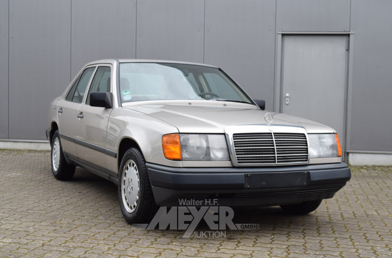 MERCEDES-BENZ W124 230E,