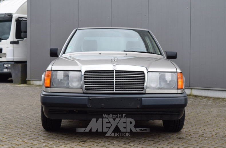 MERCEDES-BENZ W124 230E,