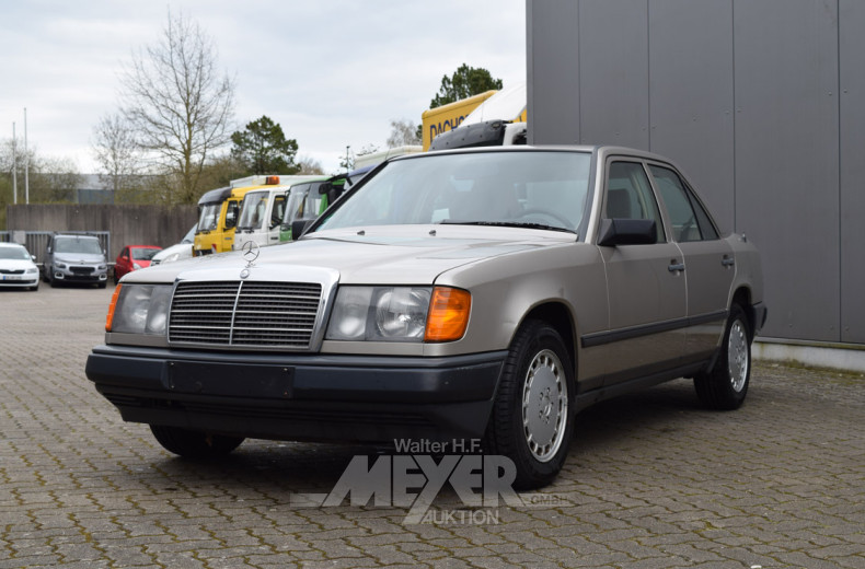MERCEDES-BENZ W124 230E,