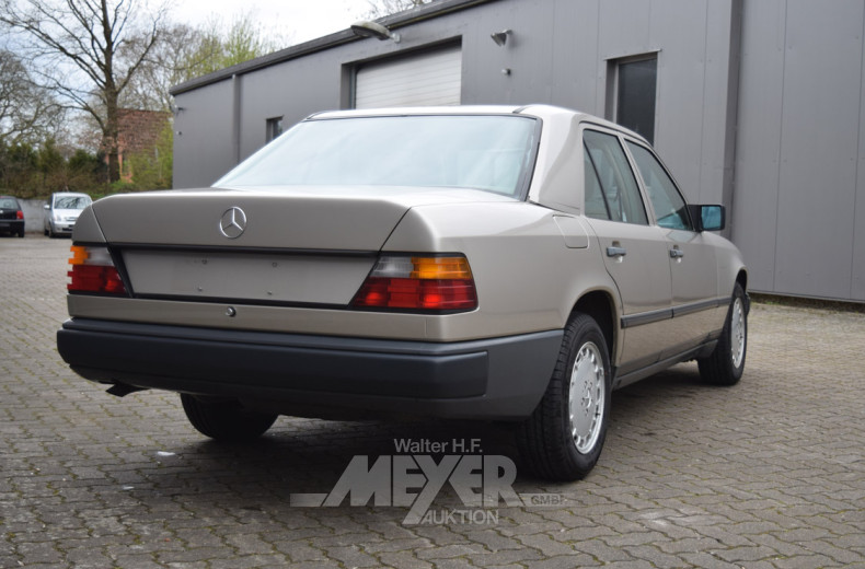 MERCEDES-BENZ W124 230E,