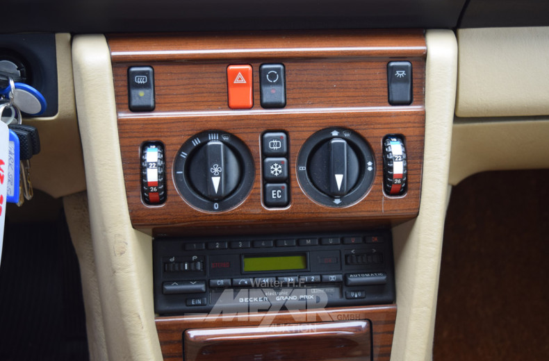 MERCEDES-BENZ W124 230E,