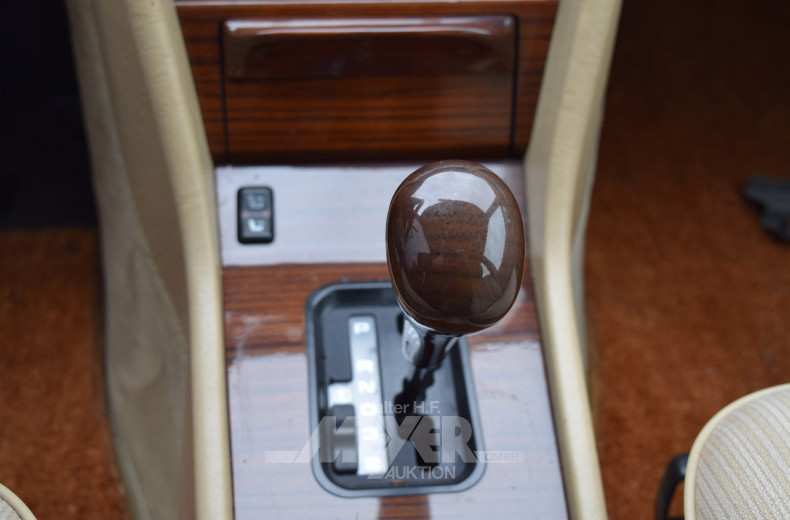 MERCEDES-BENZ W124 230E,