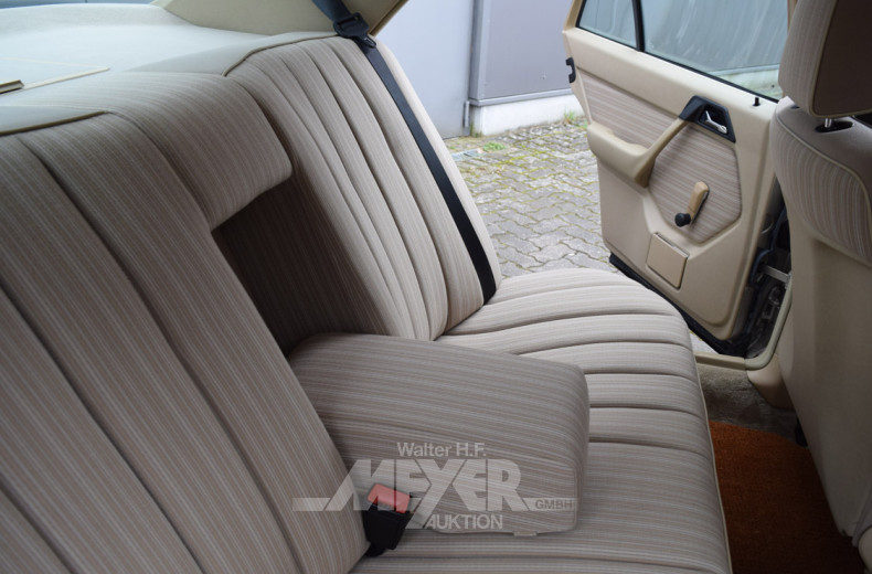 MERCEDES-BENZ W124 230E,