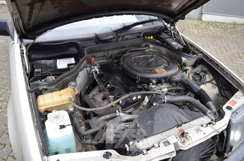 MERCEDES-BENZ W124 230E,