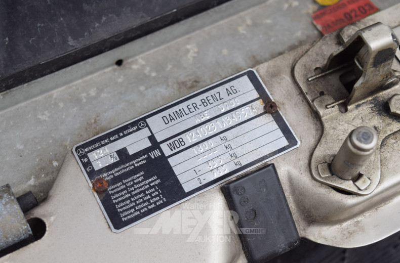 MERCEDES-BENZ W124 230E,