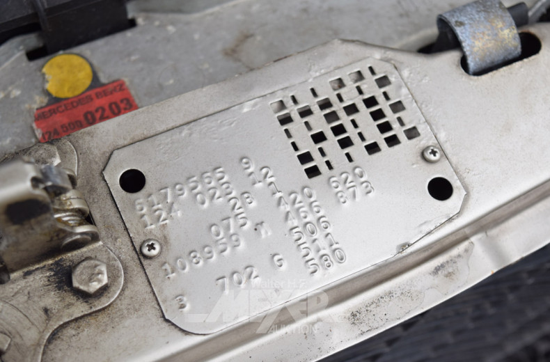 MERCEDES-BENZ W124 230E,