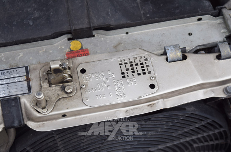 MERCEDES-BENZ W124 230E,