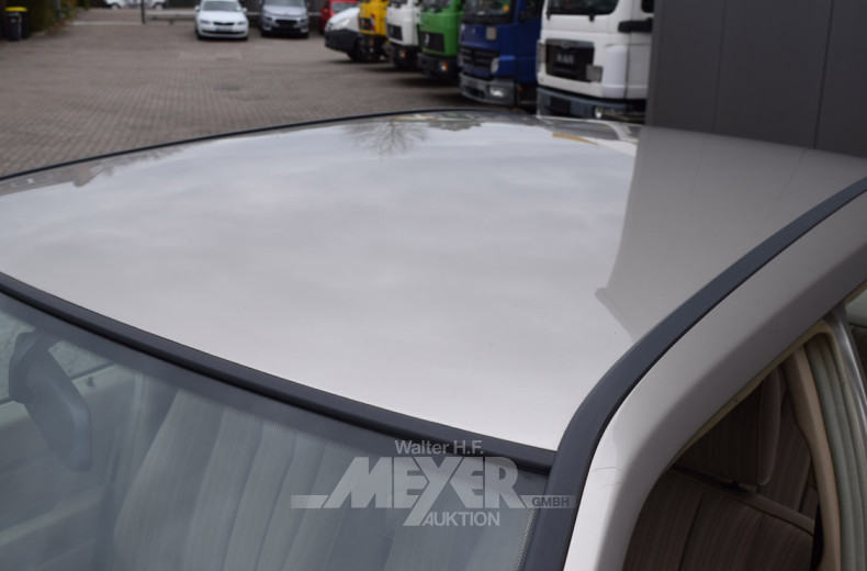 MERCEDES-BENZ W124 230E,