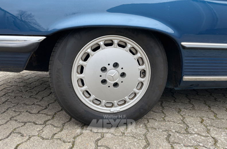 MERCEDES-BENZ W107 450SLC