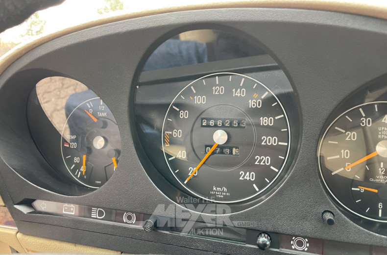 MERCEDES-BENZ W107 450SLC