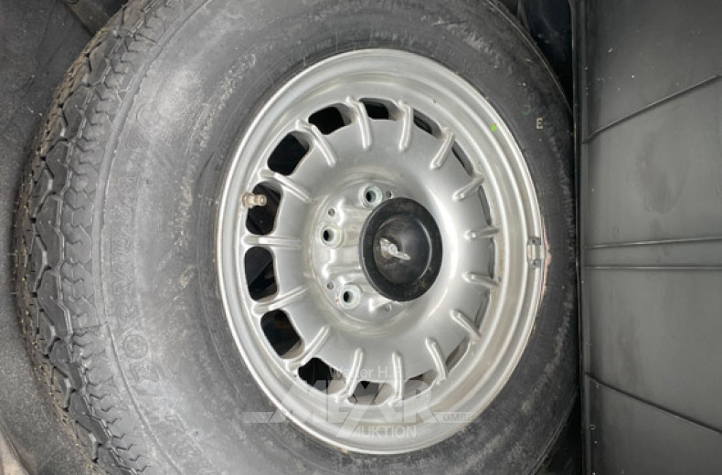 MERCEDES-BENZ W107 450SLC