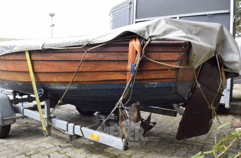 Motor-Pinasse mit Kalf-Trailer U750