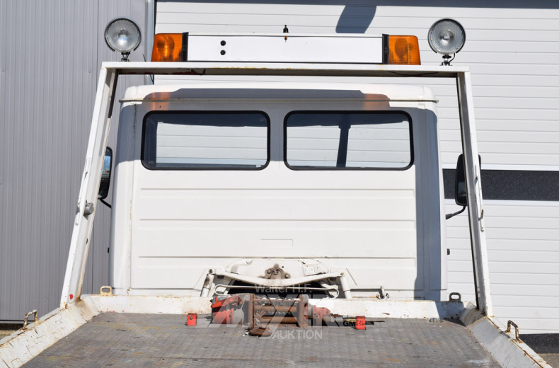 MERCEDES-BENZ 814 Abschleppfahrzeug,