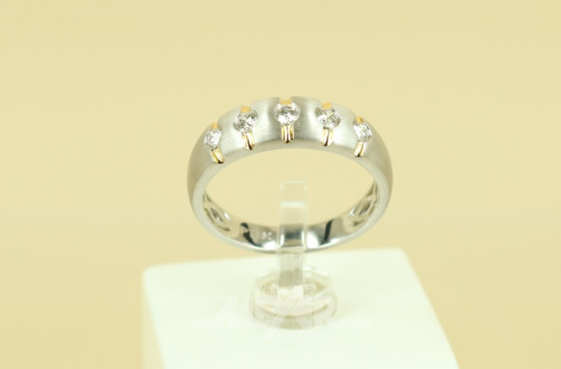 Ring, 950er Platin, besetzt mit