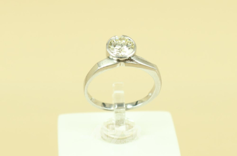 Damenring, 950er Platin, besetzt mit