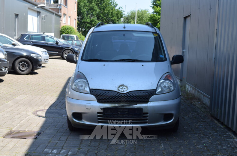 TOYOTA Yaris, silber