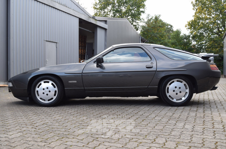PORSCHE 928 S4
