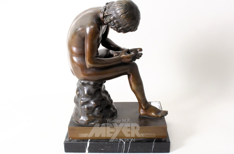 Bronzeskulptur "Der Dornauszieher"