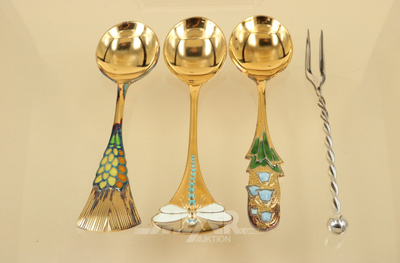 3 Jahreslöffel sowie 1 Vorlegegabel