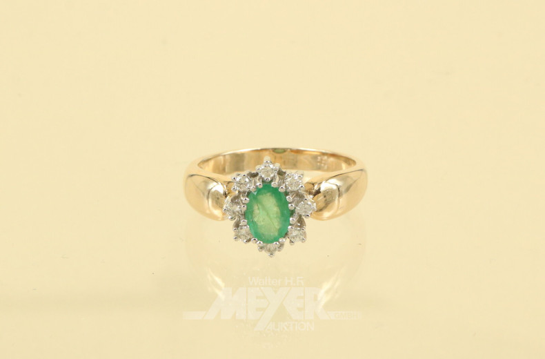 Damenring besetzt mit 1 Smaragd u. 8 kl. Brillanten