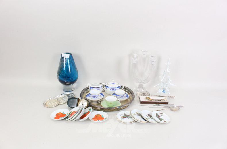 Konvolut best. aus: Glasvase, Kerzenleuchter, Mokkatassen