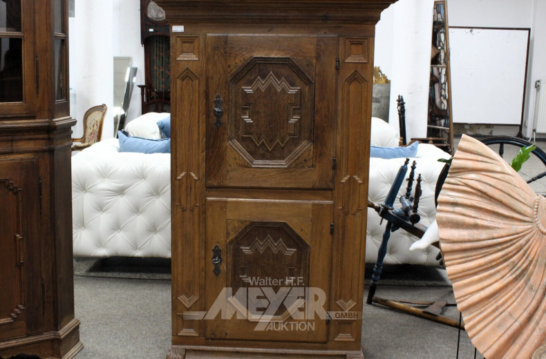 altdeutscher Wäscheschrank