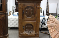 altdeutscher Wäscheschrank