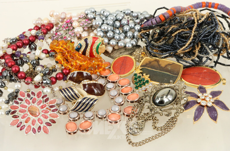Posten Modeschmuck, u.a. Broschen, Ketten, Ohrclips