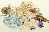 Posten Modeschmuck, u. Armreifen, Armbanduhren, Ketten, Ringe etc.