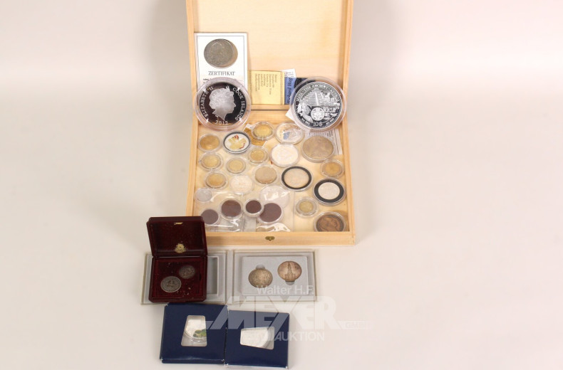 Konvolut Münzen mit Silberanteil in Holzbox