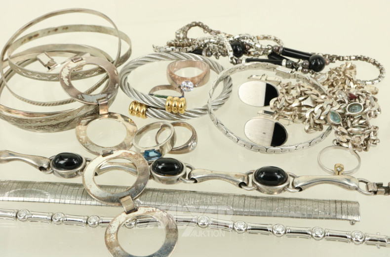 Konvolut Silber-Schmuck best. aus: Armreifen u. Ketten