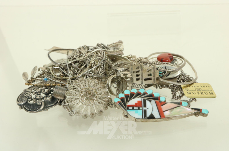 Posten Silberschmuck, u.a. Anhänger, Armreifen, Ketten
