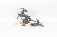 Skulptur "Springende Gazelle verfolgt vom Jagdhund"